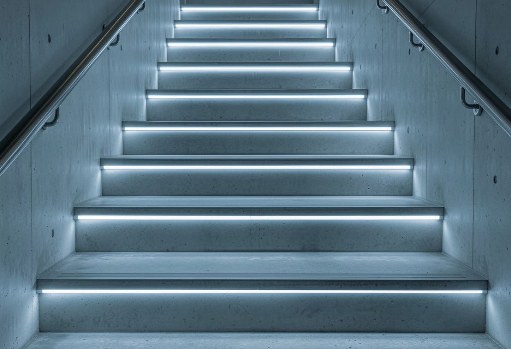 Как сделать подсветку лестницы своими руками Как сделать подсветку лестницы своими руками