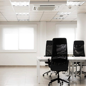 Норма освещенности рабочего места в офисе: документы и правила организации