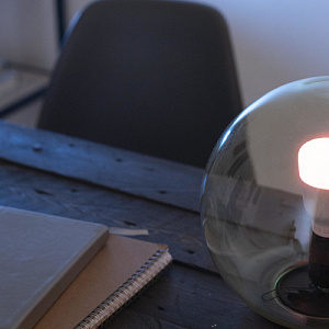 Почему светодиодная лампа светится после выключения: причины и решения